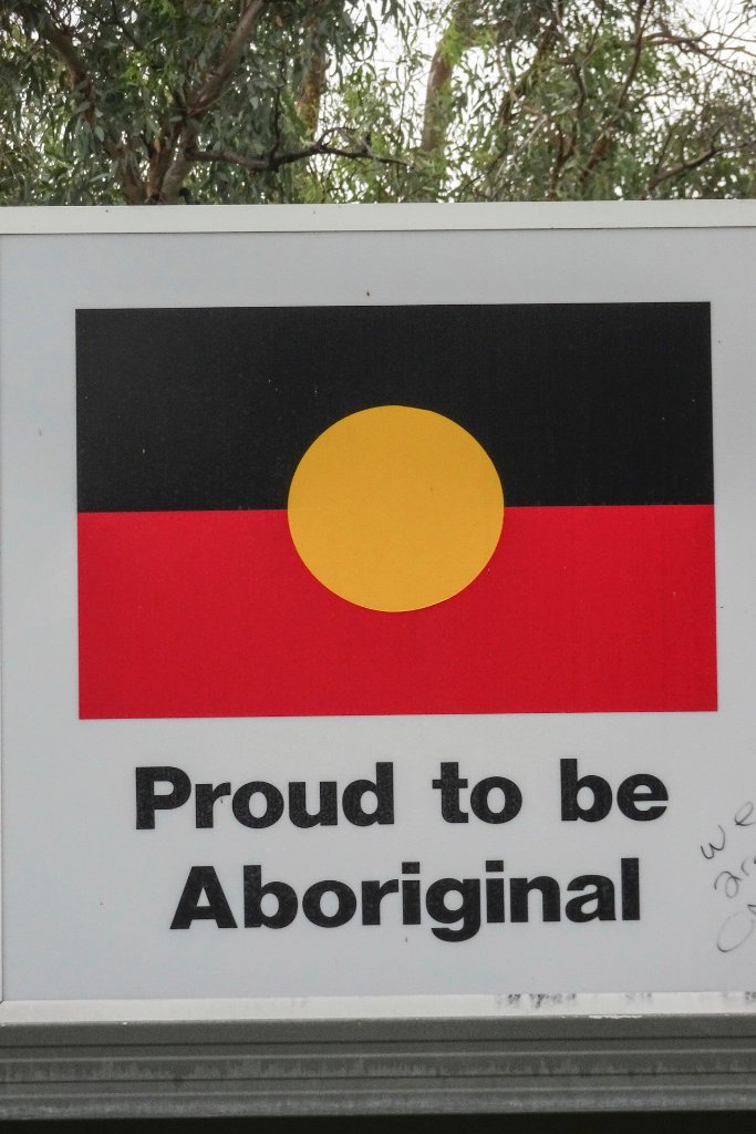 01-Aboriginal flag.jpg -                                